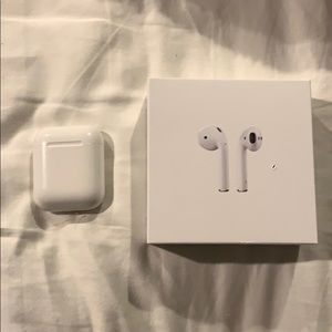 Apple airpod charging case